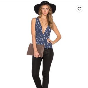 L’Academie navy floral deep V top Sz Xs